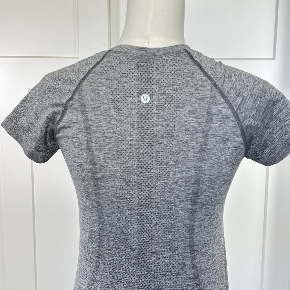 Lululemon Swiftly Shirt- Women's 6 - Tech Short Sleeve Grey Hip Length EUC $68 - Picture 5 of 8